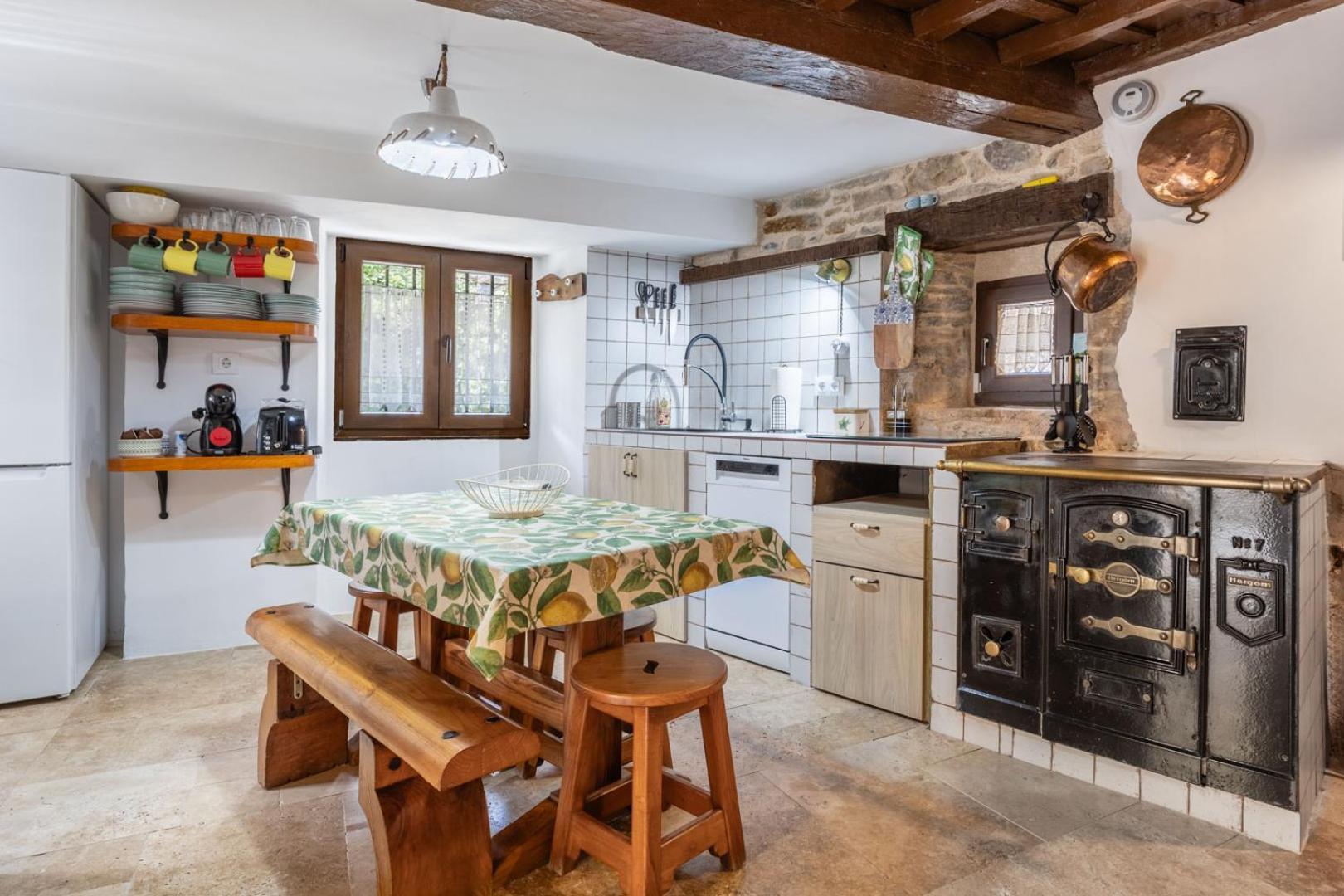 Casa Raymonde Villa Потес Екстериор снимка