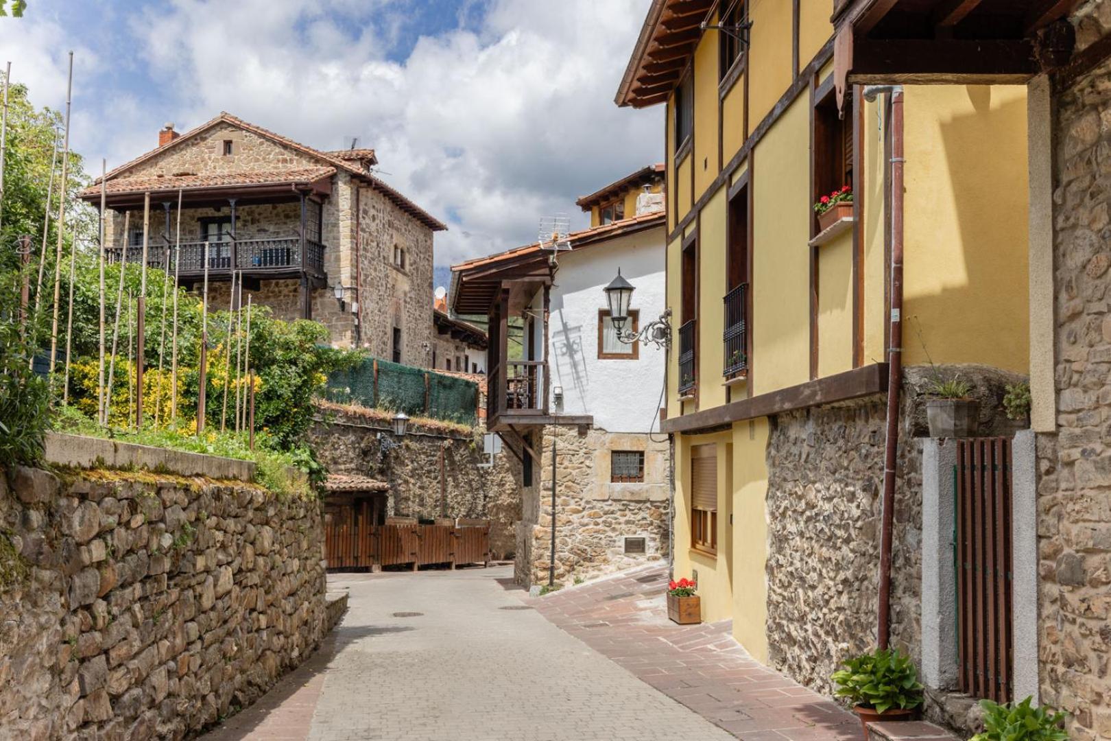 Casa Raymonde Villa Потес Екстериор снимка