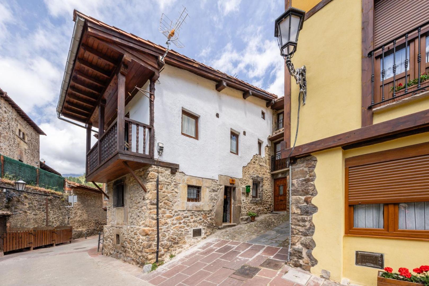 Casa Raymonde Villa Потес Екстериор снимка